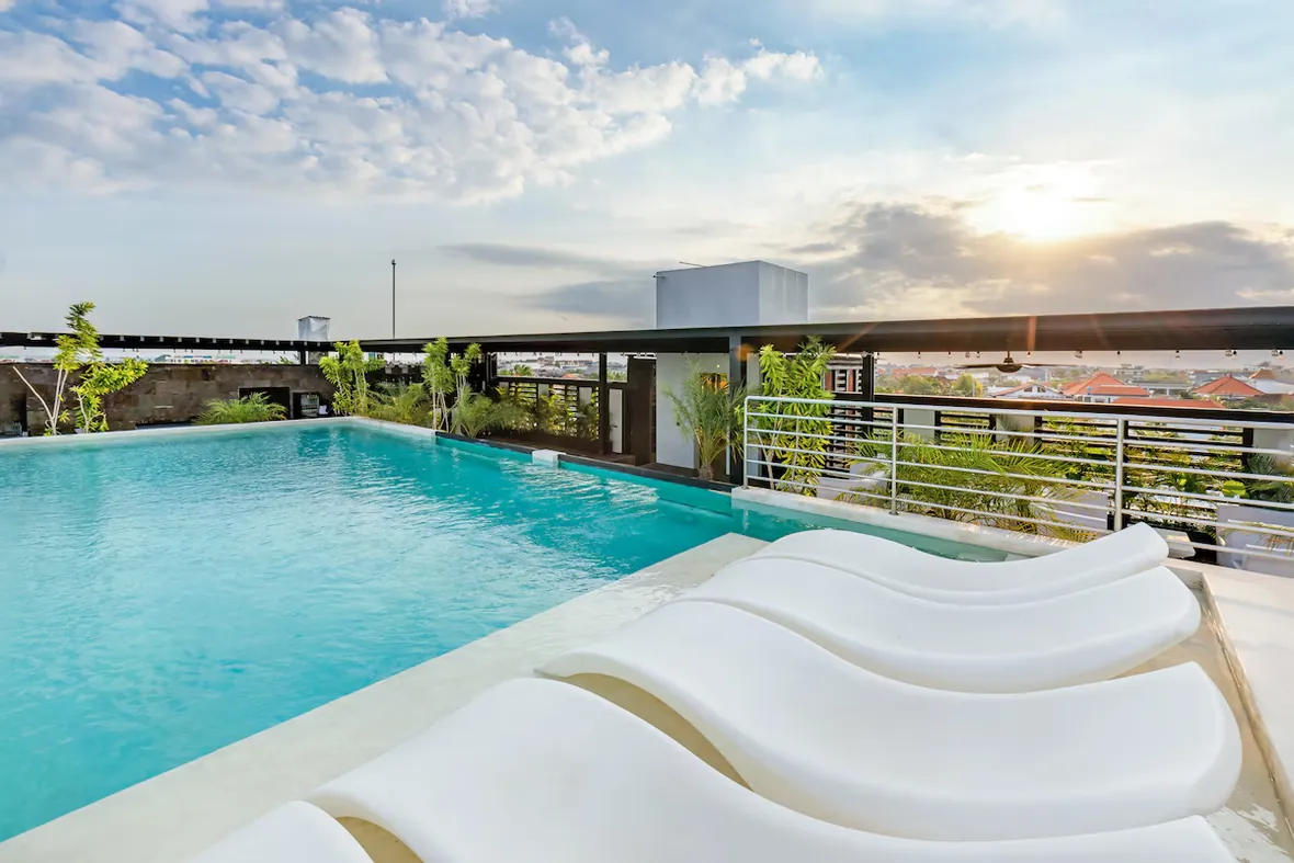 Зона бассейна Alex Complex 5 у Finns Beach Club, Чангу