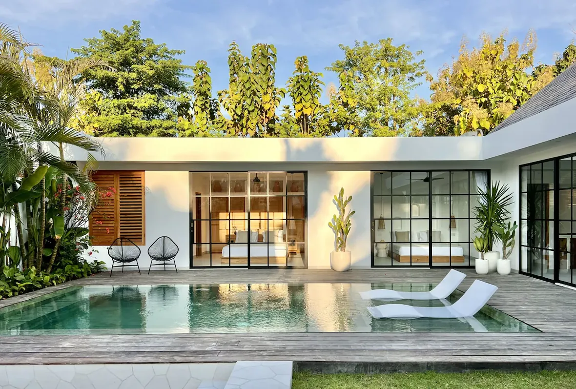 Зона бассейна Young Villas в зелени, Бингин, Бали
